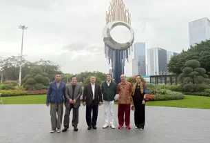 中國文聯副主席葉小鋼與世貿基金會吳罡豪訪香江1號並晤全國工商聯原副主席劉志強