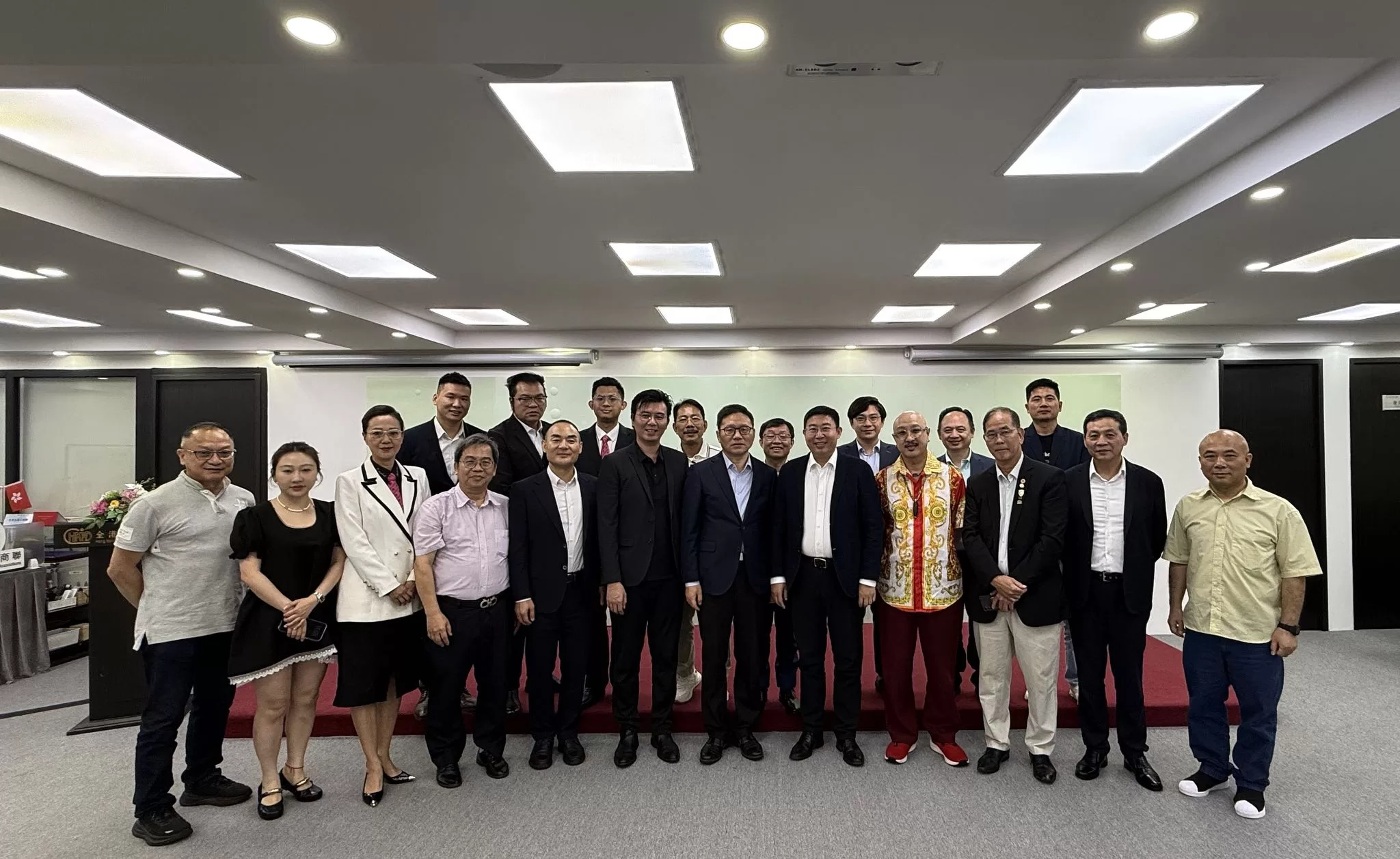 拿督斯里吳罡豪晤上海市青浦區委常委張得志博士