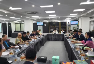 青島市政協副主席崔作一行訪港工商聯