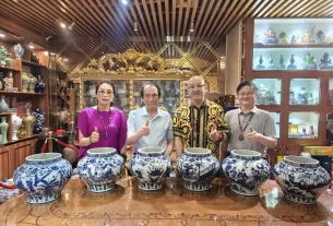 拿督斯里吳罡豪向莊世平博物館捐贈頂級元青花宋汝窯9件瑰寶